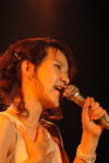 200808singer.jpg